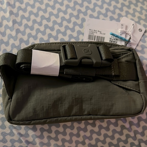 Lululemon Mini Everywhere Belt Bag - Picture 7 of 8